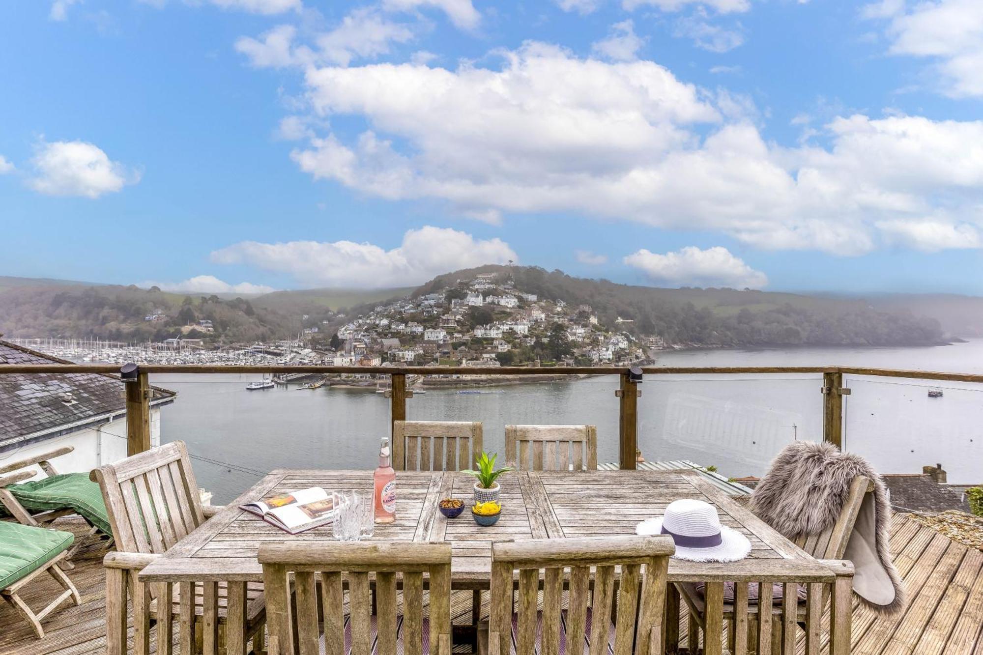 Uphigh - Elevated Family Home With Stunning River Views Dartmouth Dış mekan fotoğraf