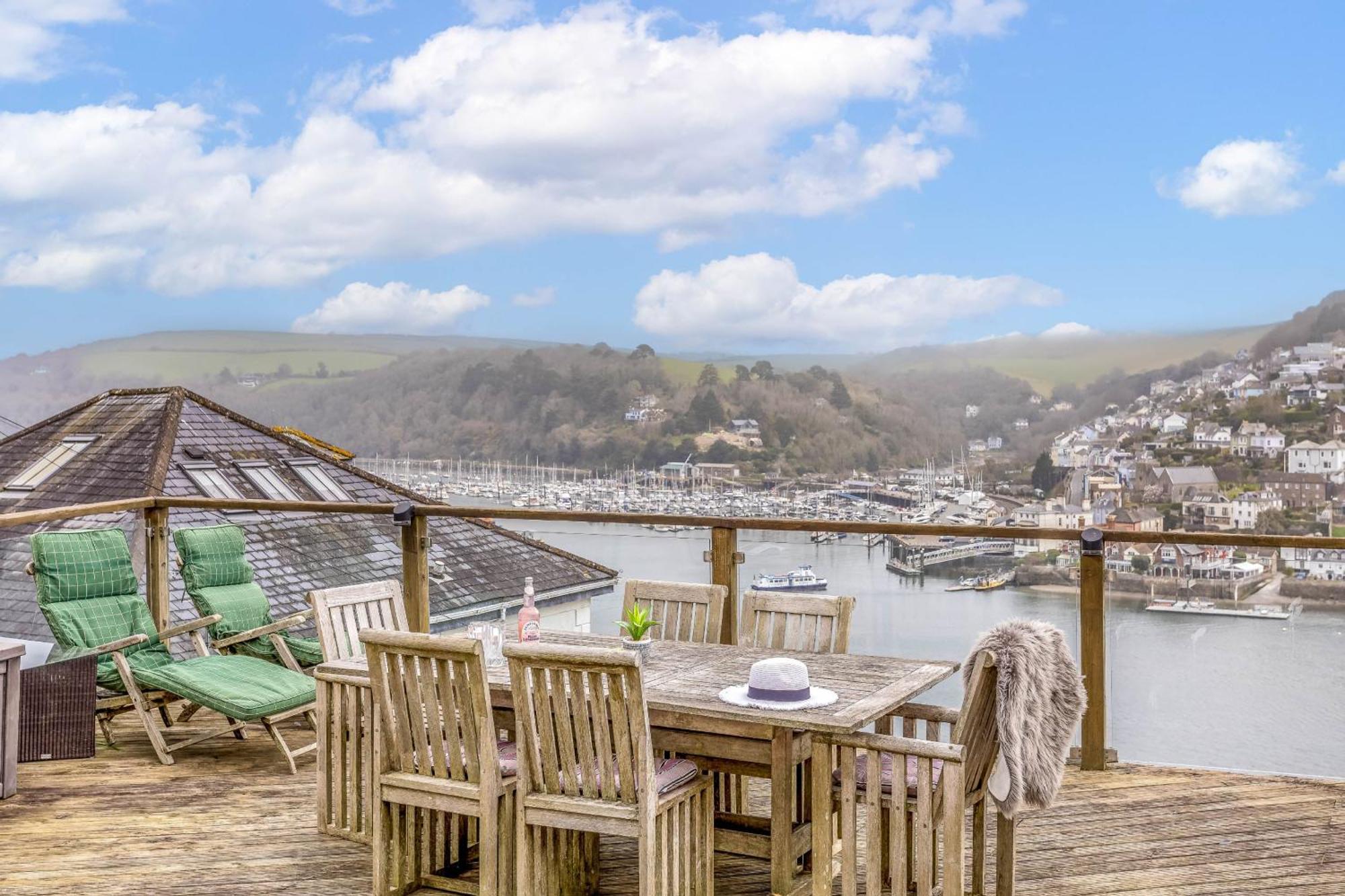 Uphigh - Elevated Family Home With Stunning River Views Dartmouth Dış mekan fotoğraf